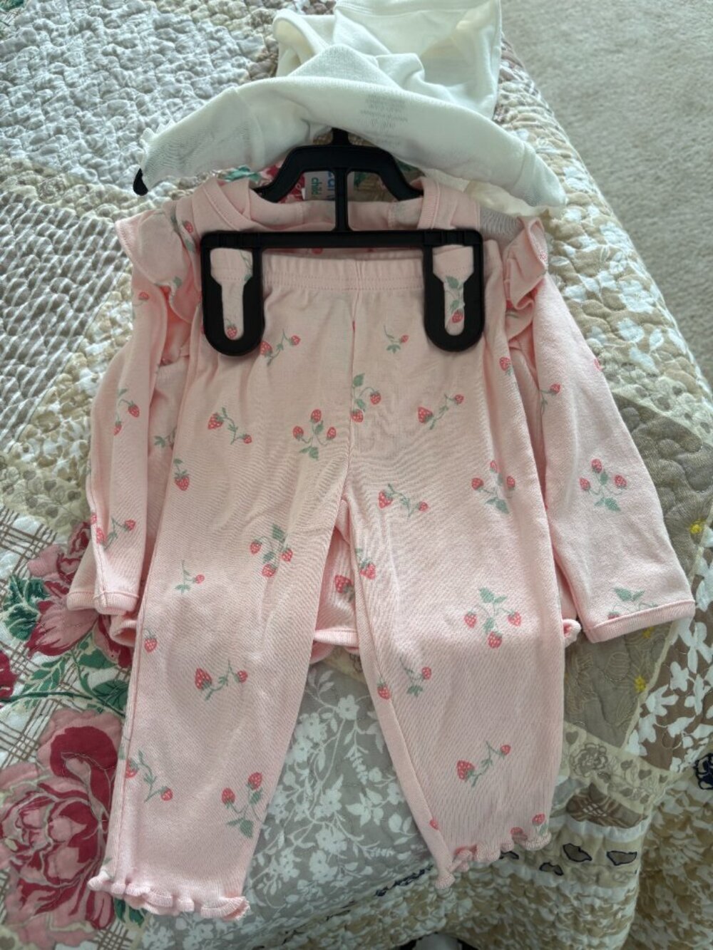 Carter's Child of Mine Baby Girl Strawberry Cardigan Outfit Set, Size 6-9 Months - Picture 5 of 10